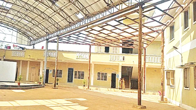 We Cannot Accommodate Here!  ఇక్కడ చేర్చుకోలేం!