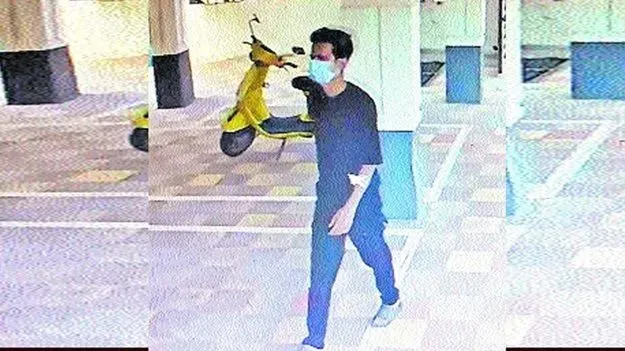 ఏసీ మెకానిక్‌నంటూ ఫ్లాట్‌లోకి చొరబడి..