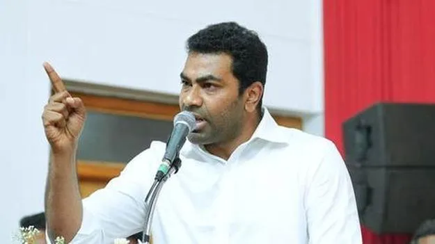 ప్రభుత్వ కార్యాలయాల్లో లంచానికి చెక్‌