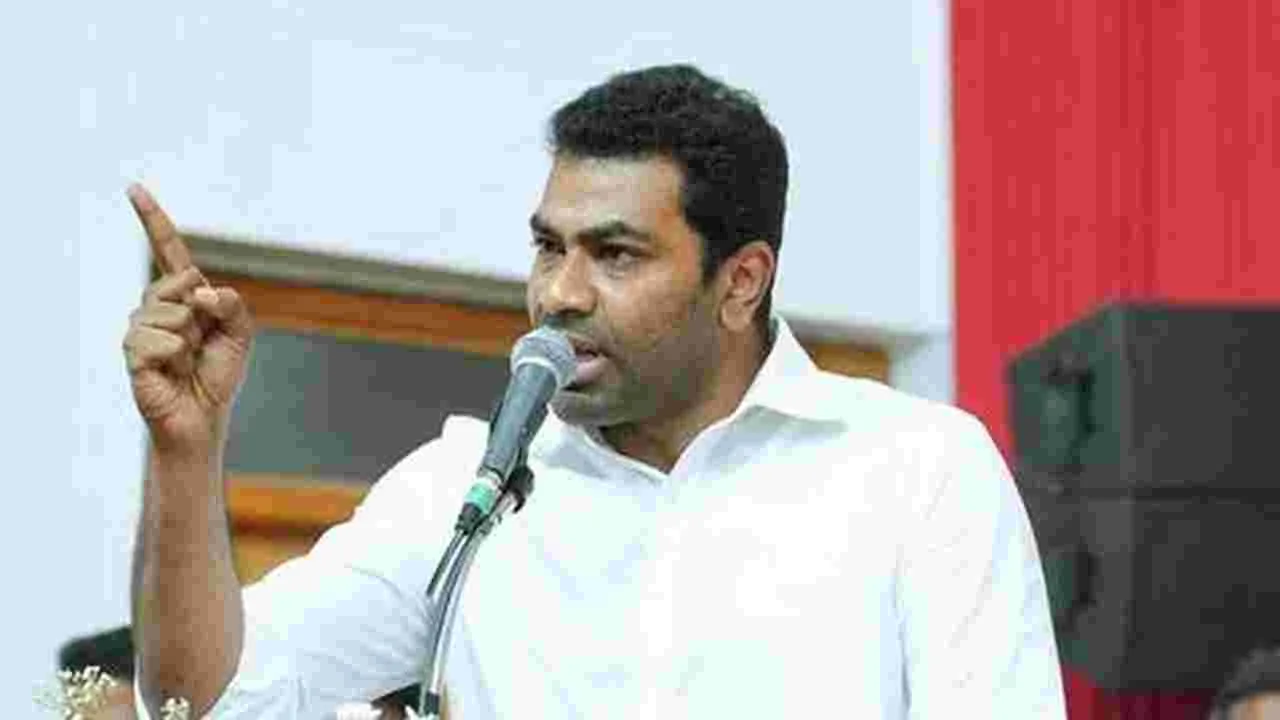 ప్రభుత్వ కార్యాలయాల్లో లంచానికి చెక్‌
