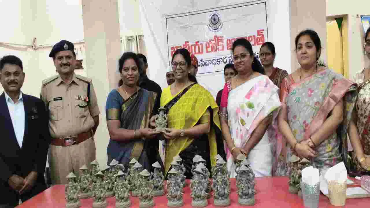 లోక్‌అదాలత్‌లో భారీగా కేసుల పరిష్కారం