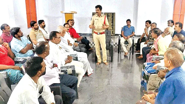 సమావేశాలు నిర్వహించి..  సమస్యలు తెలుసుకుని