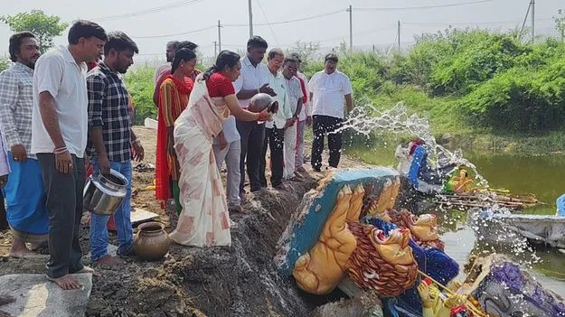 దుర్గామాత విగ్రహాలకు కాళేశ్వరం జలాలతో శుద్ధి