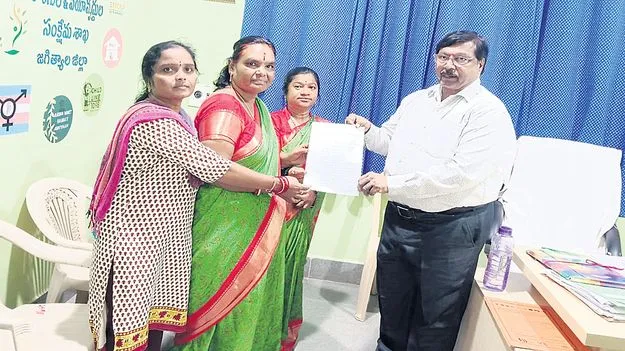 అంగన్‌వాడీలపై అనధికార పెత్తనం