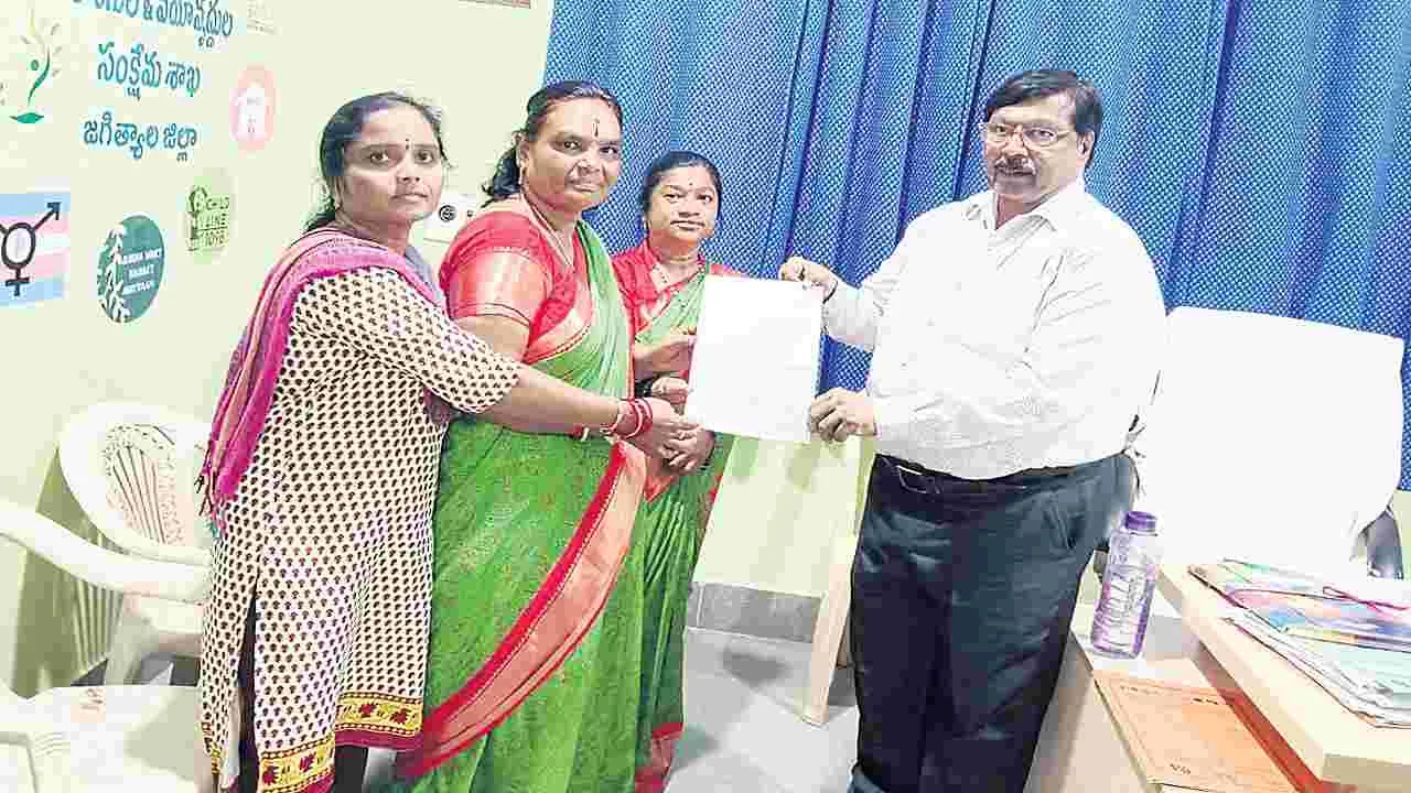 అంగన్‌వాడీలపై అనధికార పెత్తనం