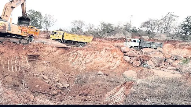 గుట్టలు స్వాహా..