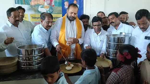 విద్యార్థుల ఆకలి తీర్చేందుకే అల్పాహారం