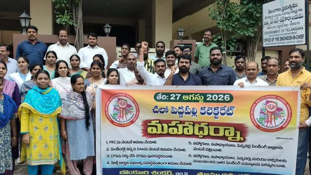మహాధర్నాకు ఉద్యోగులు తరలిరావాలి 