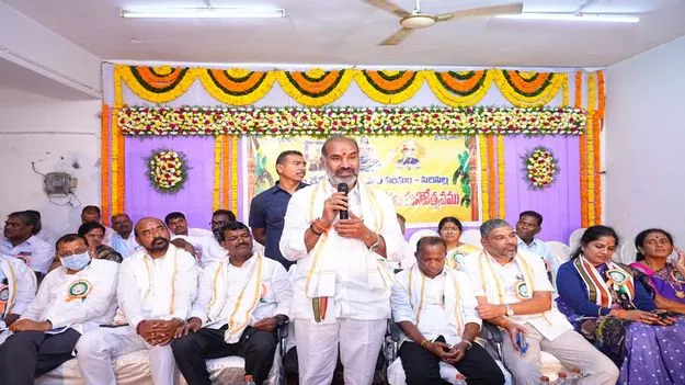  రైతన్నల తరహాలో నేతన్నలకు రుణమాఫీ 