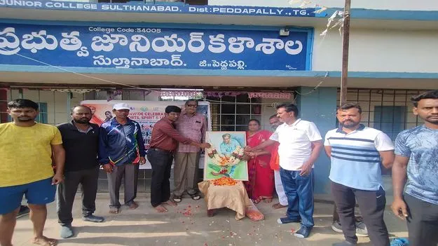 క్రీడలకు సమయం కేటాయించాలి 