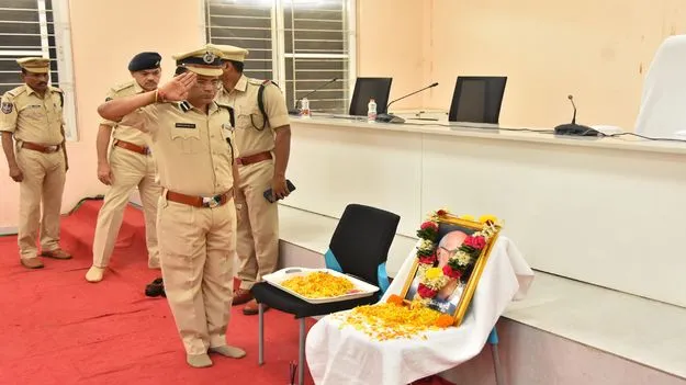 ప్రజల పక్షాల నిలిచిన కాళోజీ 