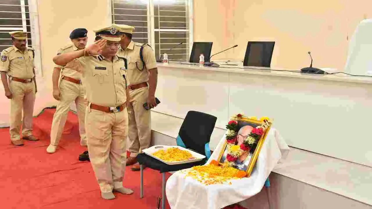 ప్రజల పక్షాల నిలిచిన కాళోజీ