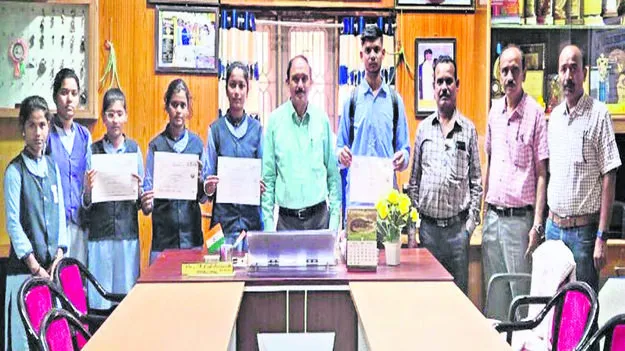 COLLEGE: జాతీయ స్థాయి క్విజ్‌ పోటీల్లో ప్రతిభ