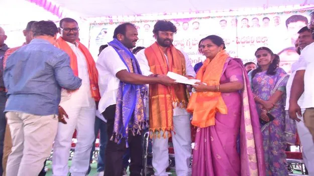 దీపావళి కానుకగా పేదలకు డబుల్‌ బెడ్‌రూం ఇళ్లు