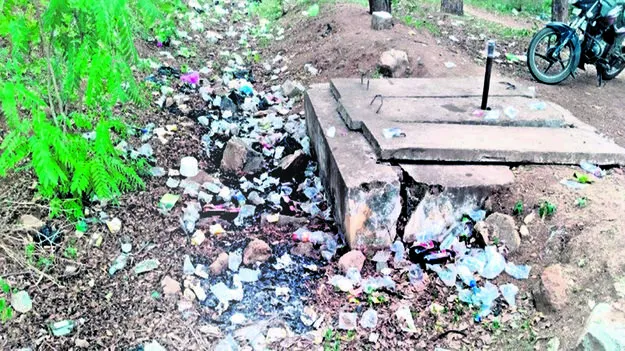 TANK: కలుషితమవుతున్న తాగునీటి చెరువు