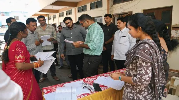 ఓటర్ల సమస్యలను త్వరితగతిన పరిష్కరించాలి 