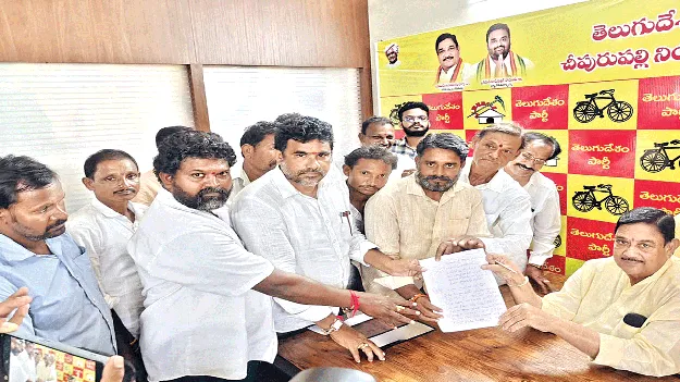 ప్రజా సమస్యలపై సానుకూలంగా వ్యవహరించండి
