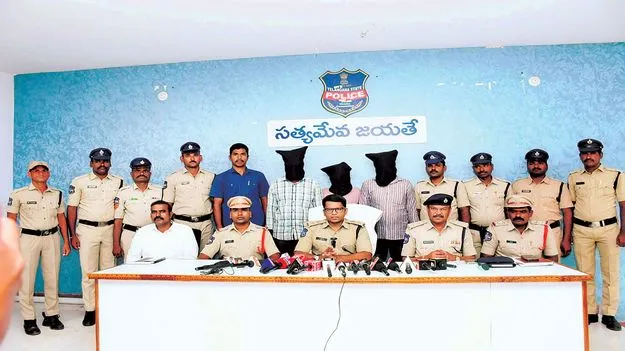 అంతర్రాష్ట్ర గంజాయి ముఠా అరెస్టు 