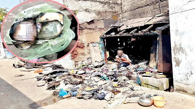 షార్ట్‌ సర్క్యూట్‌తో బడ్డీకొట్టు దగ్ధం 