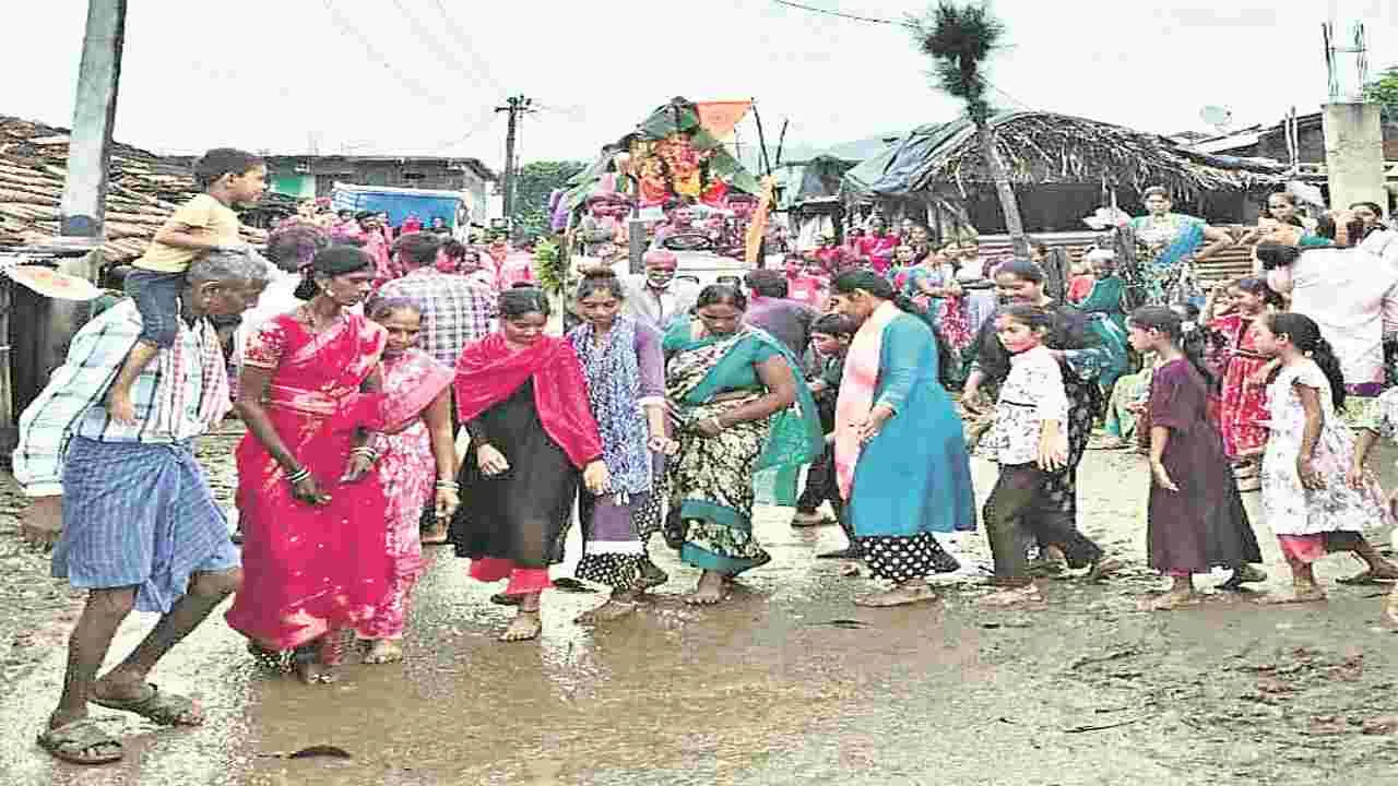 kumaram bheem asifabad- శోభాయాత్ర నిర్వహించి.. నిమజ్జనం చేసి..
