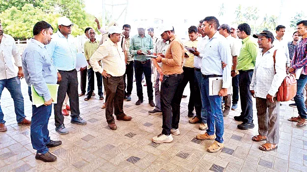 పనుల్లో జాప్యం జరిగితే చర్యలు