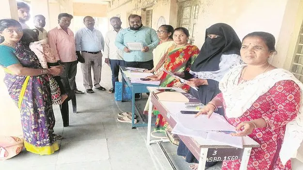 kumaram bheem asifabad- ఓటరు నమోదు ప్రక్రియ పూర్తి చేయాలి