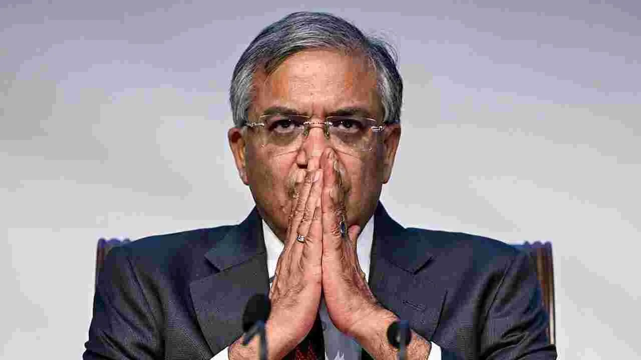దిగజారిన ఈసీ ప్రతిష్ఠ
