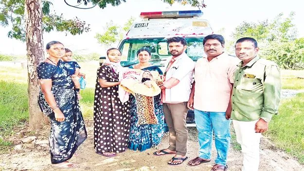   పసిప్రాణాన్ని నిలిపిన 108 సిబ్బంది