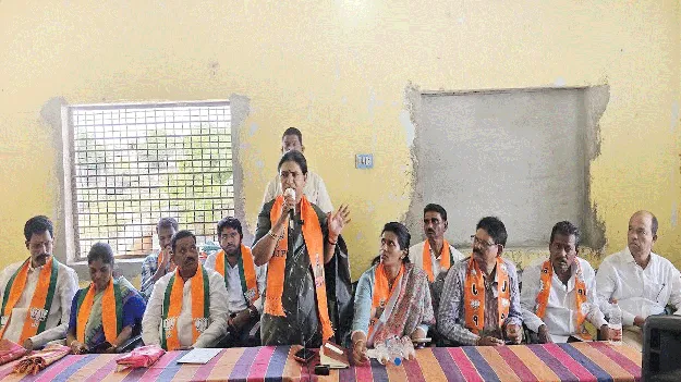 కాంగ్రెస్‌ పార్టీ వారికే ప్రభుత్వ పథకాలు 