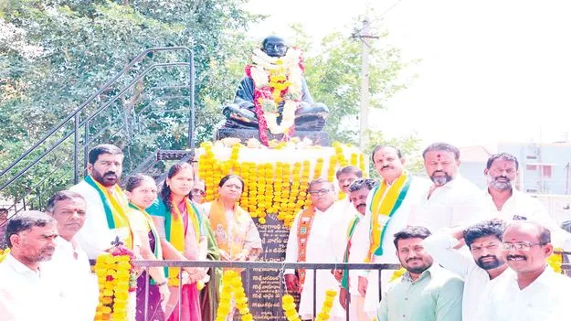 గాంధీ జీవన విధానం ప్రతీ ఒక్కరికి ఆదర్శం