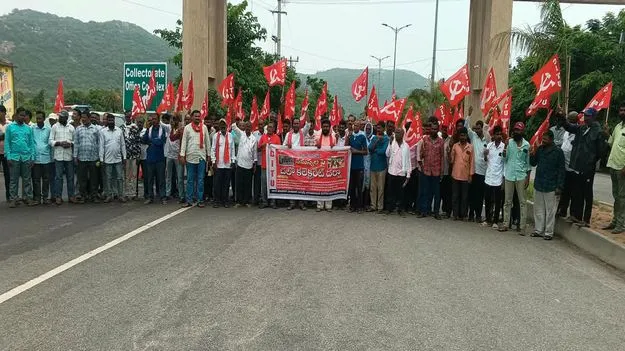  హమాలీ కార్మికులకు ఇచ్చిన హామీలు నెరవేర్చాలి
