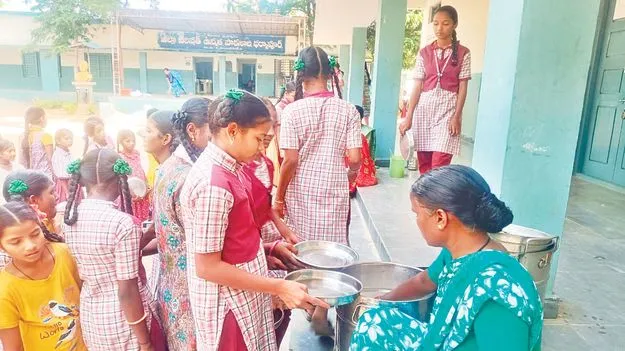 కొందరికే అల్పాహారం