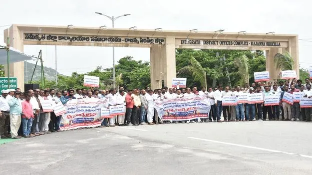 ఉద్యోగులకు ఇచ్చిన హామీలు అమలు చేయాలి