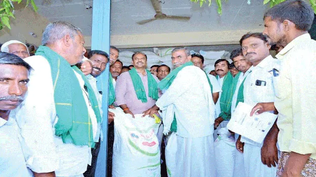 రైతులకు శనగ విత్తనాలు పంపిణీ
