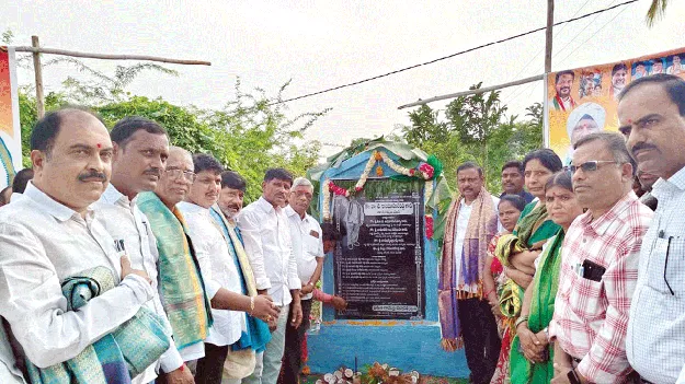 అభివృద్ధి, సమస్యలపైనే దృష్టి 