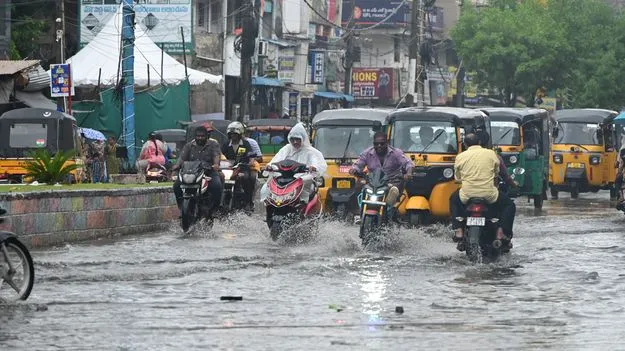 నెల్లూరులో రోజంతా వర్షం!