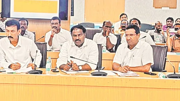 పూర్తి నగదు రహిత వైద్యం కావాలి