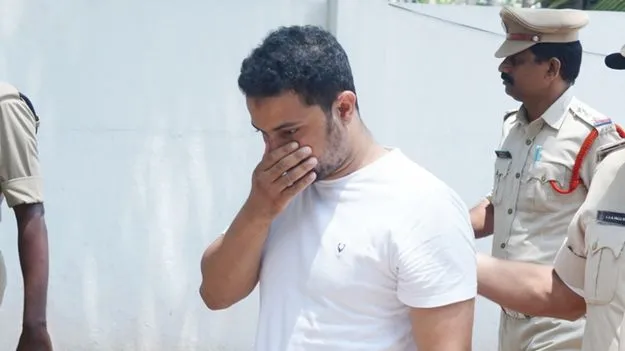 అంతా ఆమెకే తెలుసు నాకేం సంబంధం లేదు
