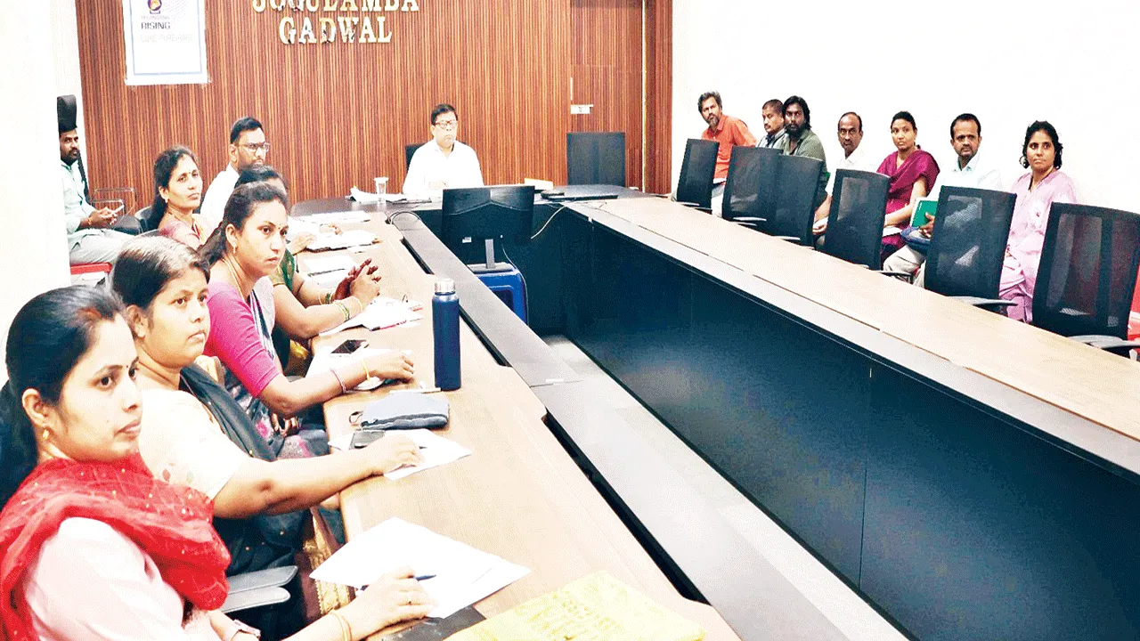 ప్రత్యేక అధికారులు ఆకస్మిక తనిఖీ చేయాలి