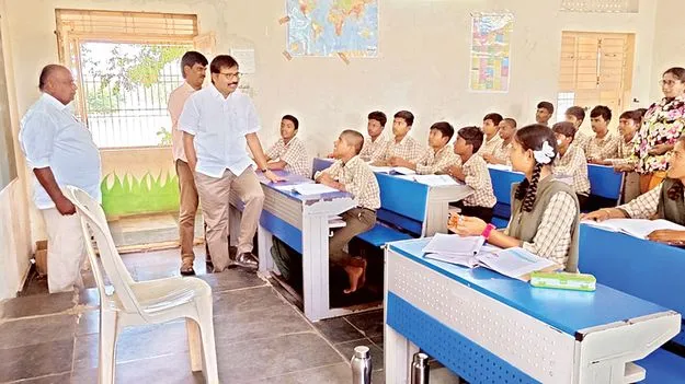 వంద శాతం ఉత్తీర్ణతకు కృషి చేయండి 