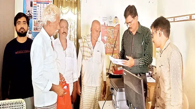 దరఖాస్తుల వెల్లువ 