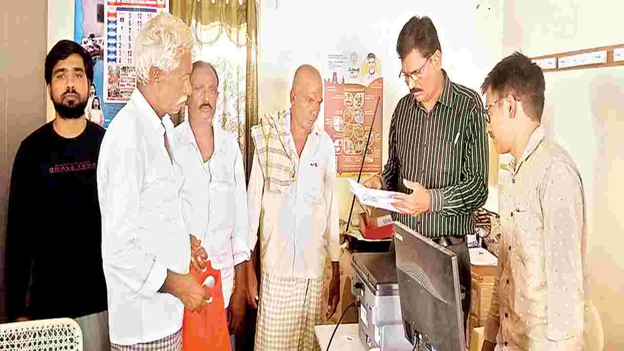 దరఖాస్తుల వెల్లువ