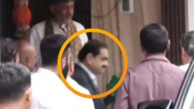 కర్ణాటక సీఎం ఇంటికి అదానీ