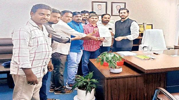 ఆరు నెలలుగా జీతాల్లేవ్‌...! 