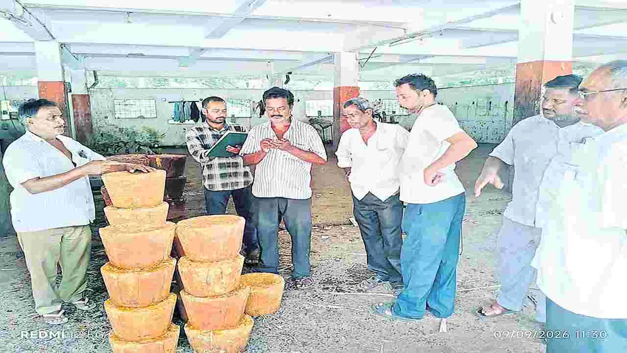 ఎన్టీఆర్‌ మార్కెట్‌ యార్డుకు కొత్త బెల్లం రాక