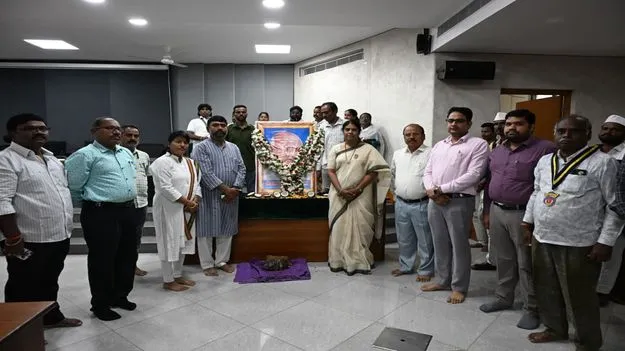 kumaram bheem asifabad-గాంధీజీ ఆశయాలను కొనసాగించాలి