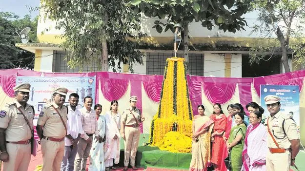kumaram bheem asifabad- పోలీస్‌ అమరవీరుల త్యాగాలు చిరస్మరణీయం