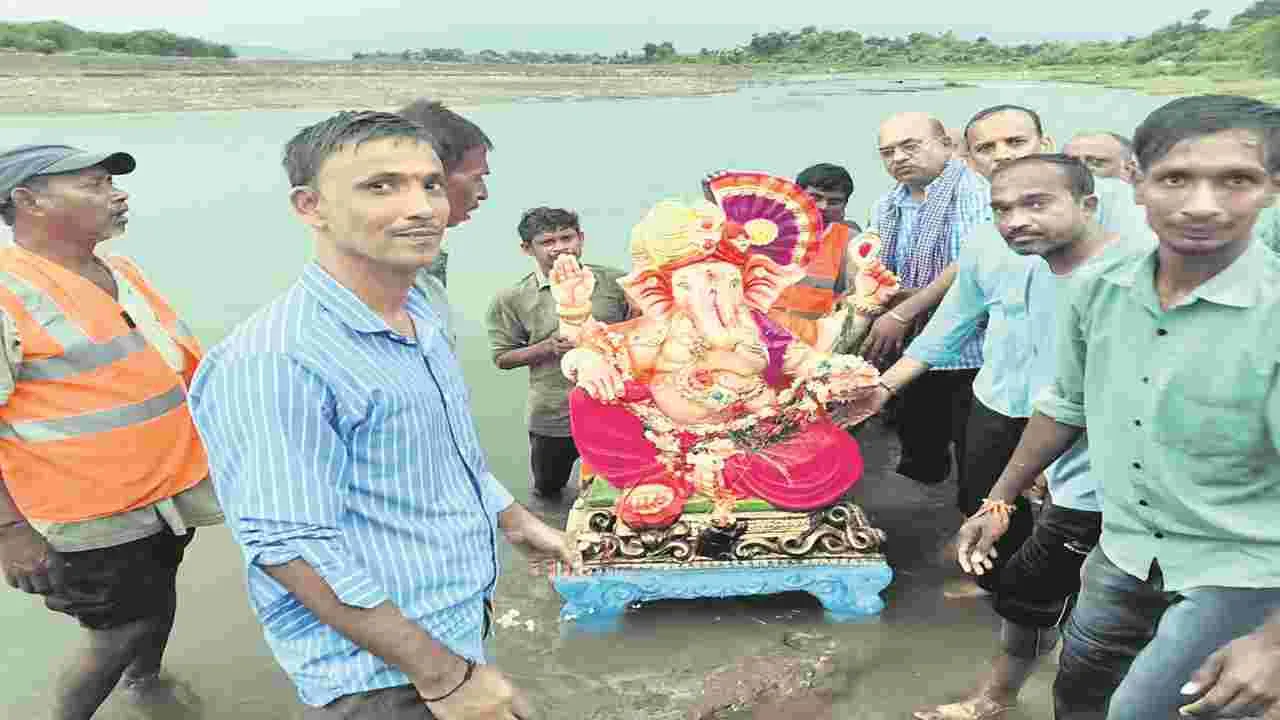 kumaram bheem asifabad-భక్తిశద్ధ్రలతో గణేశ్‌ నిమజ్జనం