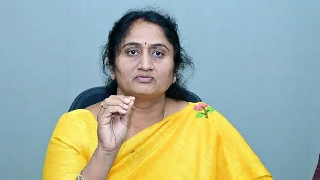ఎంపీ మిథున్‌రెడ్డి ఓ రౌడీ: మంత్రి సవిత