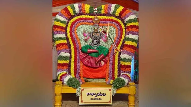కాత్యాయనిగా భ్రమరాంబ 